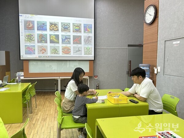 실학박물관과 경기도어린이박물관이 지난 5월 어린이날 문화행사 중 운영한 인공지능을 활용한 체험. (사진=경기문화재단)