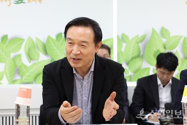 임태희교육감이 15일 오후, 성남시 오리초등학교에서 개최한 늘봄학교 범부처 지원본부 회의에 참석해 인삿말을 하고 있다.(사진=경기도교육청)
