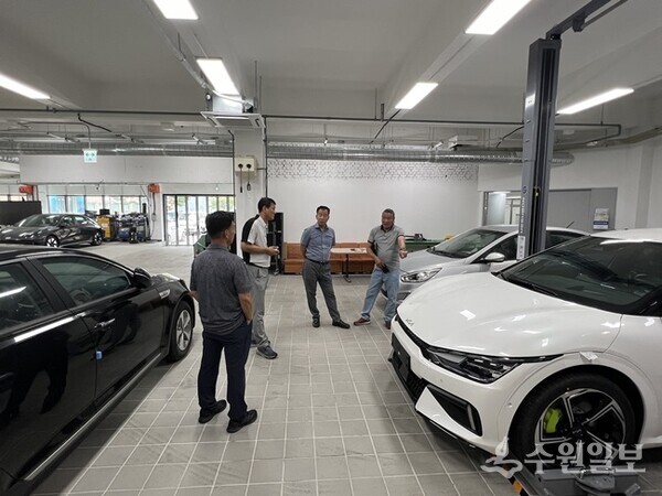 남양주시 관계자들이 한국폴리텍대학 춘천캠퍼스 자동차학과를 방문, 신기술 교육에 대한 실무협의를 하고 있다. (사진=남양주시)