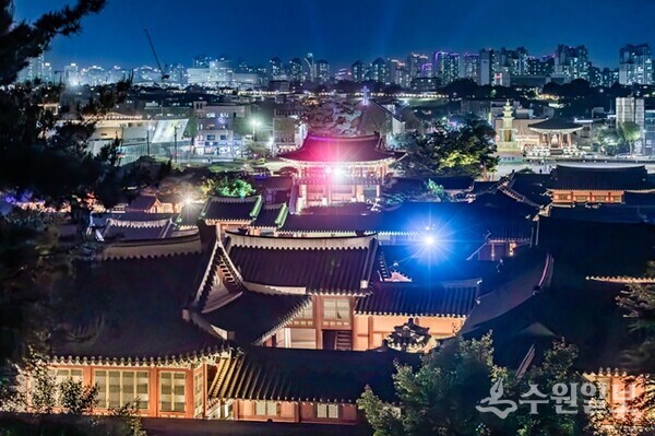 매주 금~일요일 야간개장하고 있는 수원 화성행궁의 야경. (사진=수원시)