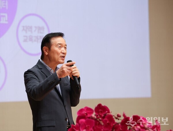 시대과제는 공공부문의 변화 스스로 개혁하는 일이라고 강조하는 임태희 교육감(사진=경기도교육청)