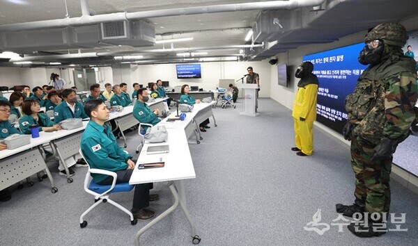 경기도교육청 직원들이 을지연습 보고회를 하고있다.(사진=경기도교육청)