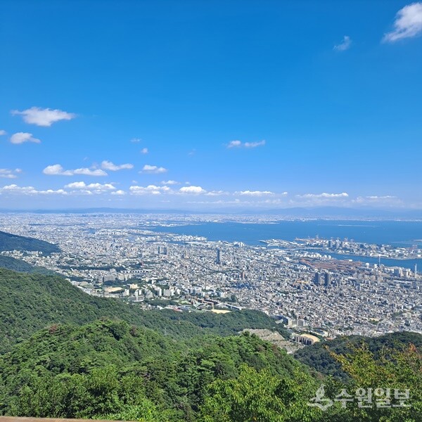 마야산 키쿠세이다이에서 보이는 고베와 오사가. (사진=김주송)