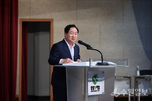 주광덕 남양주시장이 '다산 정약용 브랜드 포럼'에서 인사말을 하고 있다. (사진=남양주시)