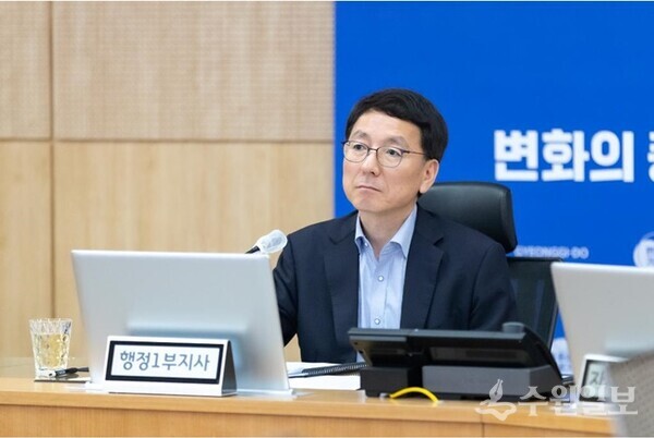 김성중 경기도 행정1부지사가  '제7차 도-시군 부단체장 영상회의'를 주재하고 있다. (사진=경기도)