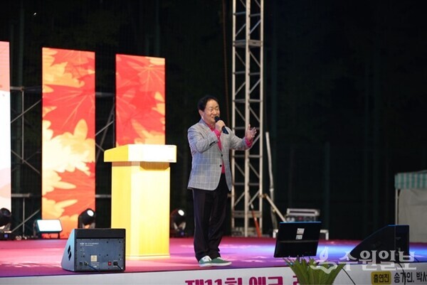 ‘제11회 에코-랜드 가을 음악회’에서 주광덕 남양주시장이 인사말을 하고 있다. (사진=남양주시)