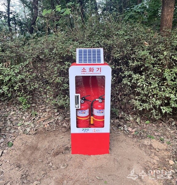 화성시가 관내 주요 등산로에 설치한 ‘보이는 소화기’. (사진=화성시)