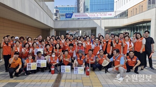 남양주시 다산행정복지센터와 다산119안전센터가 공공기관 합동 소방훈련을 마친 뒤 기념촬영을 하고 있다. (사진=남양주시 다산행정복지센터)