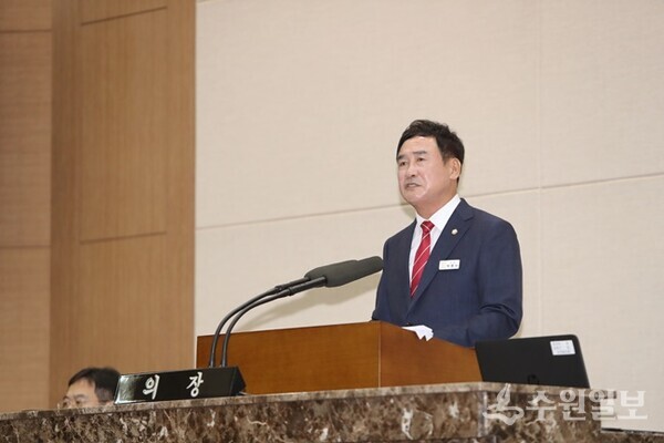 박명서 이천시의회 의장이 제248회 임시회 제2차 본회의에서 인사말을 하고 있다. (사진=이천시의회)