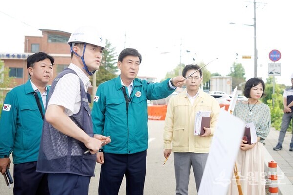 방세환 광주시장(가운데)이 주요 투자사업 현장을 방문, 사업추진 상황을 점검하고 있다. (사진=광주시)