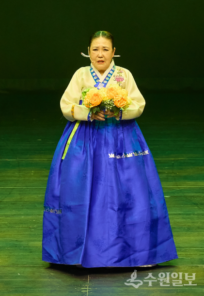 무대에 선 경기도 무형유산 제31호 경기민요 전수자 박승순 명창. (사진=한국경기소리보존회 수원시지부)