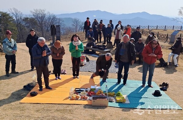 원효성사 깨달음의 길 조성을 위한 답사와 고유제가 지난 1월 27일 화성시 마도면 백곡리 백제고분군과 서신면 당성일대에서 열렸다.(사진=수원일보)