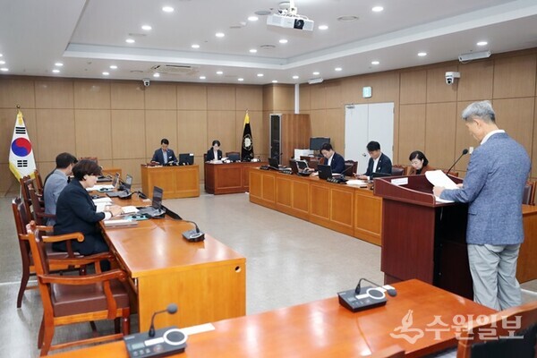 이천시의회가 4일 제1차 의회운영위원회를 갖고 제249회 시의회 임시회 일정을 논의하고 있다. (사진=이천시의회)