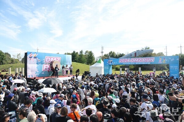 5일 파주 임진각에서 열린 DMZ 평화걷기에서 김동연 경기도지사가 인사말을 하고 있다. (사진=경기도)