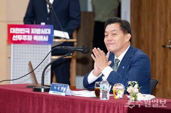 대한민국특례시시장협의회 대표회장인 이재준 수원시장이 지난 6월 열린 ‘대한민국특례시시장협의회 2024년 상반기 정기회의’에서 발언하고 있다. (사진=수원시)