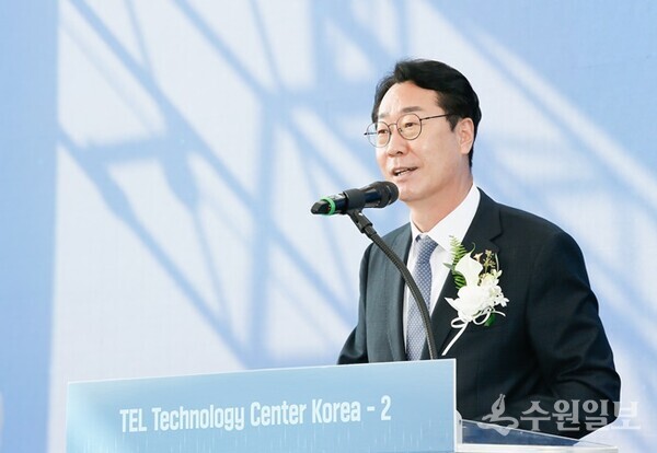 도쿄일렉트론코리아의 TEL Technology Center Korea-2 준공식에서 정명근 화성시장이 축사를 하고 있다. (사진=화성시)