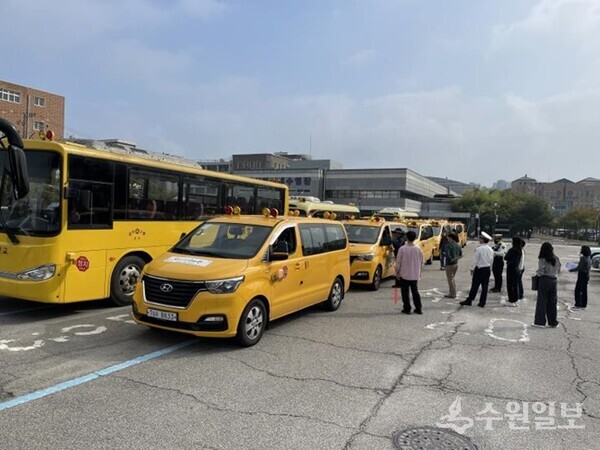 평택시가 소사벌레포츠타운 주차장에서 어린이 통학차량을 대상으로 합동점검을 하고 있다. (사진=평택시)