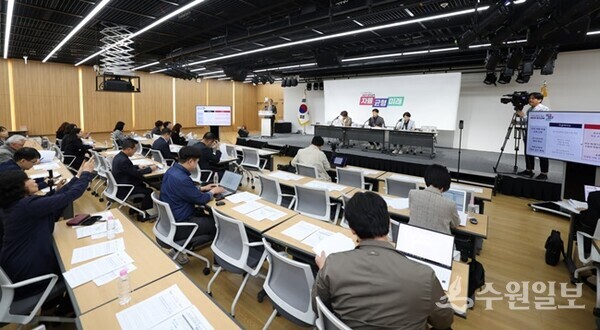 경기도교육청에서 열린 '학교밖 교육 학점인정' 방안마련 협의회 모습(사진= 경기도교육청)