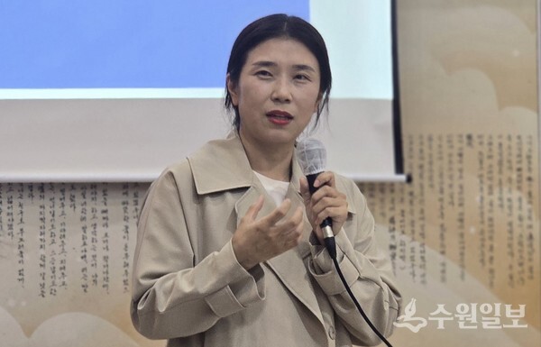 손주화 전북민언론시민연합 사무처장이 '지역 언론의 생태계와 인터넷 언론 활성화 방안'을 주제로 특강을 하고 있다. (사진=지인협)