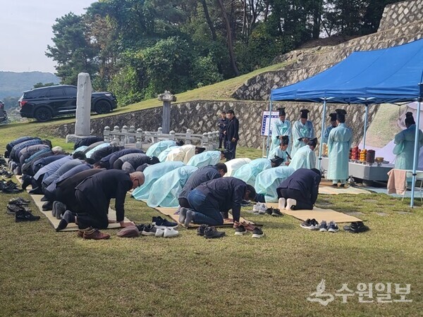 반남박씨 청라공파 종원들이 청라공 린(璘)선조 시향제를 올리고 있다. (사진=반남박씨 청라공파)