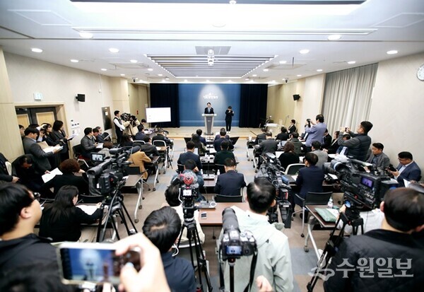 정명근 화성시장이 시정브리핑을 하고 있다. (사진=화성시)