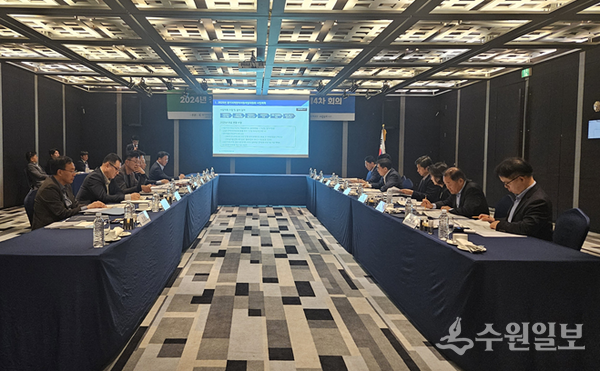 경기지역인적자원개발위원회가 12일 라마다프라자 수원 호텔에서 '2024년 제4차 경기지역인적자원개발위원회'를 갖고 있다. (사진=경기지역인자위)