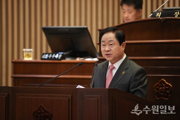 주광덕 남양주시장이 내년도 본예산 편성안을 상세하게 설명하고 있다. (사진=남양주시)