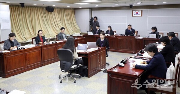 환경안전위 행정사무감사 모습(사진=수원시의회)