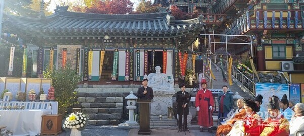 수원화성 축성 장인 위패 봉안 문화제에서 현근택 수원시 제2부시장이 인사말을 하고 있다. (사진=수원시)