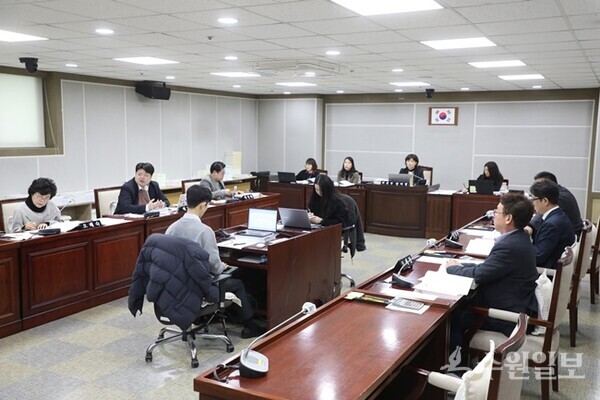 문화제육위 행정사무감사모습(사진=수원시의회)