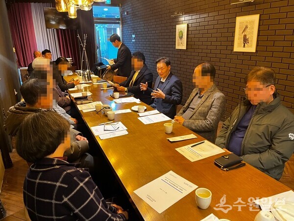 이계문 남양주도시공사 사장(오른쪽 가운데)이 진접선 및 별내선 역사 운영 협의체와 첫 간담회를 갖고 있다. (사진=남양주도시공사)