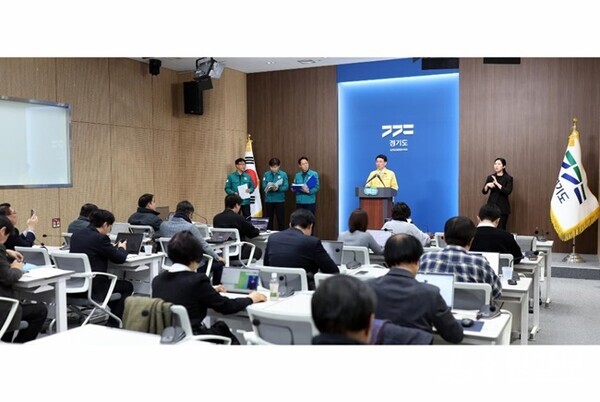 김성중 행정1부지사가 폭설 피해 지원 관련 기자회견을 하고 있다. (사진=경기도)