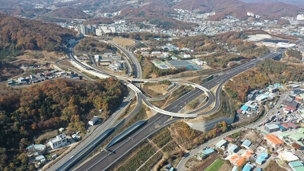 2025년 새해 첫날 개통하는 세종-포천 고속도로 북용인 나들목 전경. (사진=용인시)