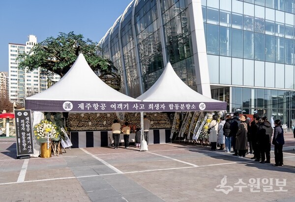 오산시청 광장에 마련된 합동분향소에 추모시민들이 줄을 잇고 있다. (사진=오산시)