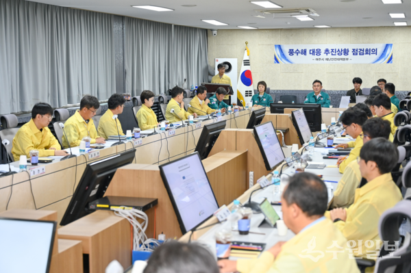 여주시는 행정안전부 '2024년 자연재해 안전도 진단평가'에서 최고등급인 ‘A등급’을 달성했다. 사진은 이충우 시장이 주재하는 풍수해 대응 추진상황 점검회의 모습. (사진=여주시)