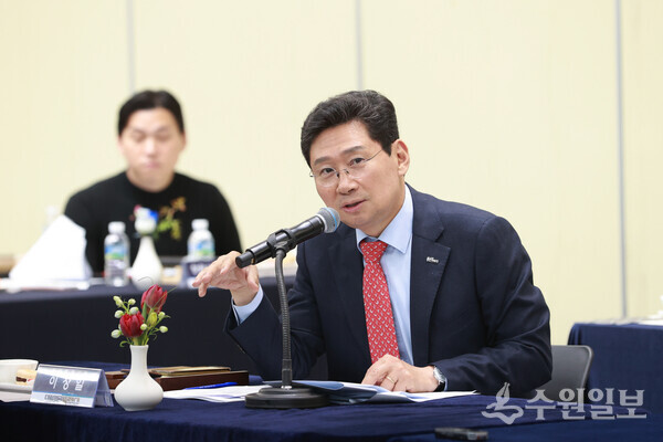 지난해 11월 15일 창원시에서 열린 대한민국특례시시장협의회 정기회의에서 이상일 용인시장이 행정안전부의 특례시지원특별법 제정안에 재정권한이 추가돼야 한다고 지적하고 있다. (사진=용인시)