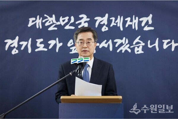 13일 오전 수원 소재 설렁탕집에서 열린 道 출입 언론 신년 간담회에서 김동연 경기도지사가 인사말을 하고 있다. (사진=경기도)
