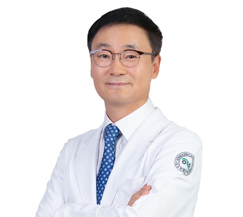 강남나누리병원 척추센터 송금영원장.