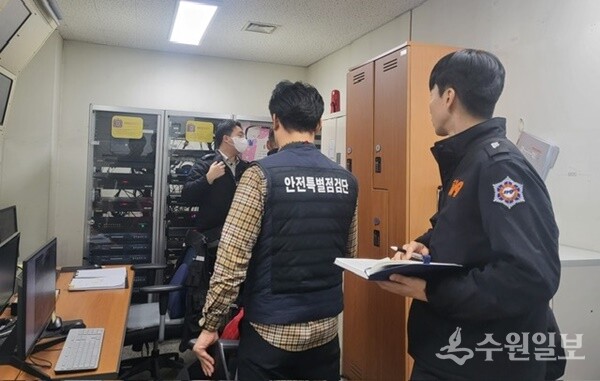 경기도 안전특별점검단이 유관기관과 함께 백화점.대형할인매장 등 다중이용건축물을 대상으로 민관합동점검을 하고 있다. (사진=경기도)