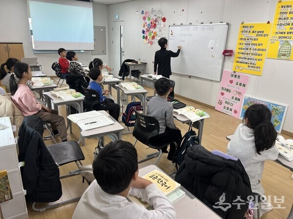 경기한국어랭기지스쿨(경기한국어공유학교) 에서 교육받고 있는 학생들.(사진=경기도교육청)