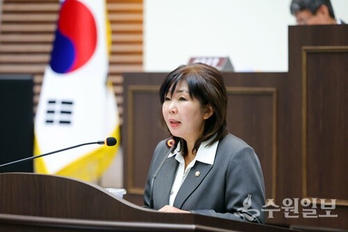 황소제 광주시의원이 제314회 임시회에서 청석로와 시도13호선 도로 확장 공사와 관련된 사항에 대해 광주시에 질의하고 있다. (사진=광주시의회)