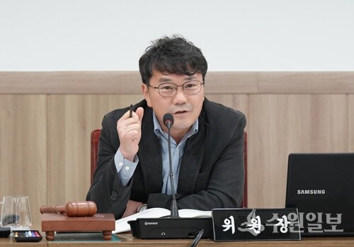 최훈종 의원이 지난 2023년 6월 열린 행정사무감사에서 그린벨트 이행강제금 누락에 대해 지적하고 있다. (사진=최훈종 의원실)