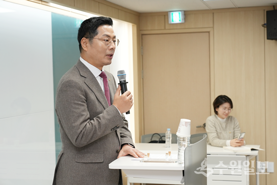 구재이 한국세무사회장이 '제4기 신규직원 양성학교' 개강식에서 인사말을 하고 있다. (사진=한국세무사회)