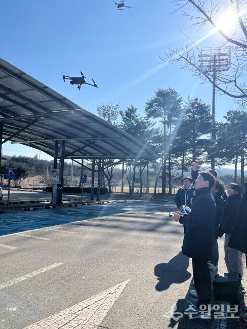 화성도시공사가 열화상드론을 활용해 태양광 발전설비 특별점검을 실시하고 있다. (사진=HU공사)