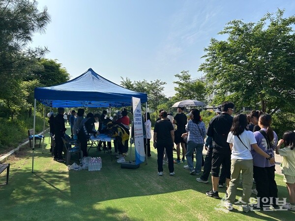 접경지역 서명운동을 펼치고 있다. (사진=가평군)