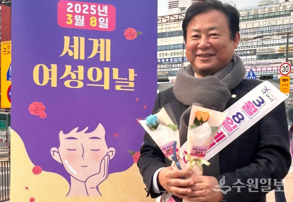 신동화 구리시의회 의장이  3.8 세계여성의날을 맞아 구리시의 성평등 정책과 시의회의 역할에 대해 설명을 하고 있다. (사진=구리시의회)
