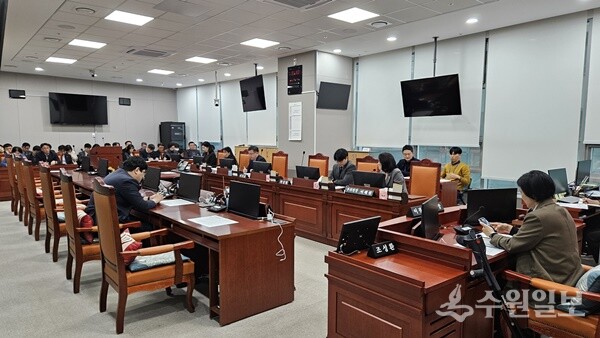 경기도의회 기획재정위원회가 출연금 등 정산과 관련, 도내 공공기관과 정담회를 갖고 있다. (사진=경기도의회)