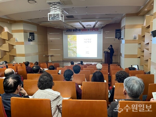 15일 ‘시흥행궁과 사근행궁’을 주제로 열린 사단법인 화성연구회 인문학 강좌를 경청하는 회원들. (사진=이용창 화성연구회 이사)