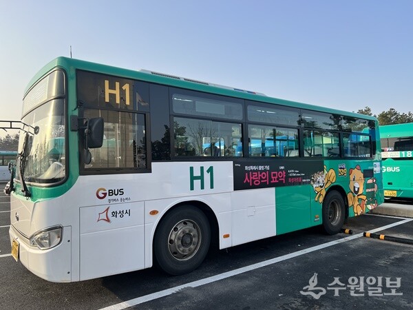 화성도시공사가 화성희망버스를 통해 화성특례시 출범 기념 오페라 공연을 홍보하고 있다. (사진=HU공사)