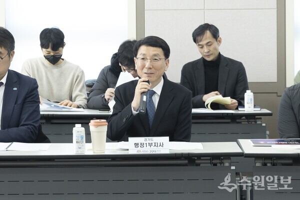 '경기-충남 베이밸리 상생협력 공동 보고회'에서 김성중 경기도 행정1부지사가 인사말을 하고 있다. (사진=경기도)